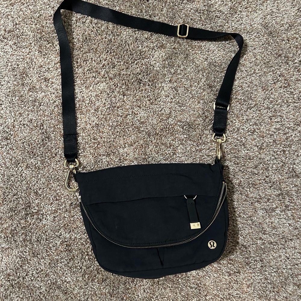 lululemon athletica Black Crossbody Bag with Gold Hardware - Picture 3 of 6